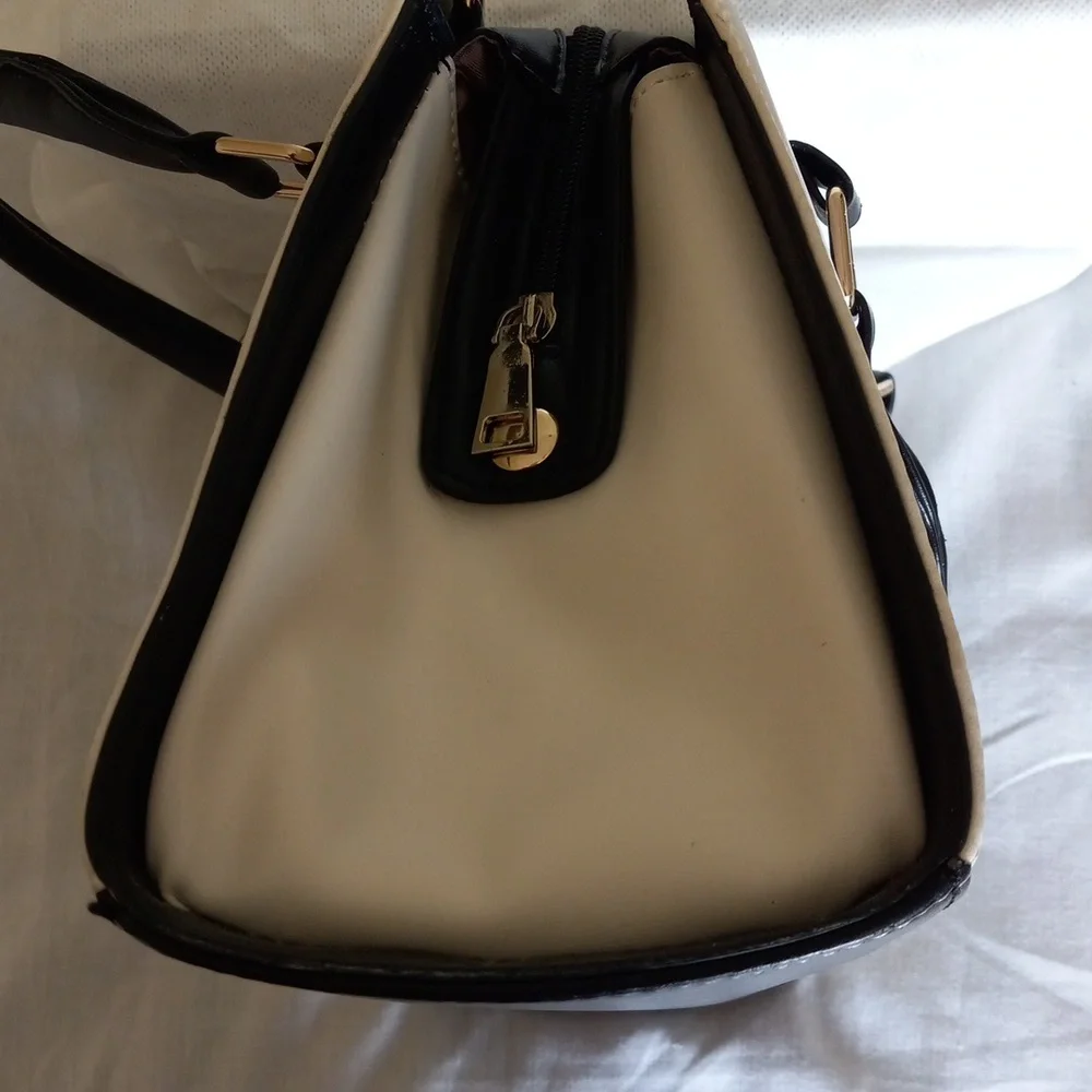 Handbag - Picture 8 of 15